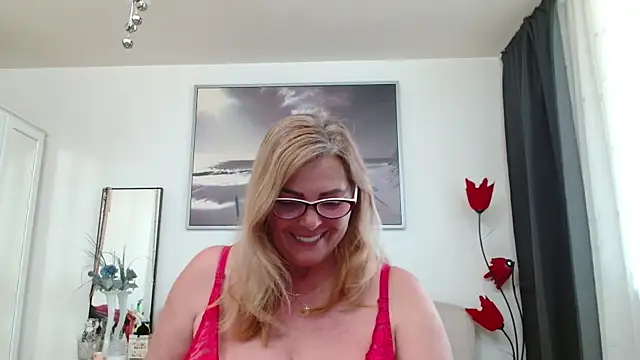 YulliaMilf online show from 13, 4, 2026