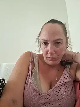 Snapshot of Wisie_Cutie chatting on 8, 9, 2025 Wisie Cutie online show from 8, 9, 2025