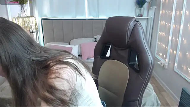 MollyBrams online show from 3, 3, 2025