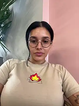 Snapshot of Annya-sweet chatting on 7, 2, 2025 Annya-sweet online show from 7, 2, 2025
