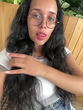 Snapshot of Annya-sweet chatting on 10, 3, 2025 Annya-sweet online show from 10, 3, 2025