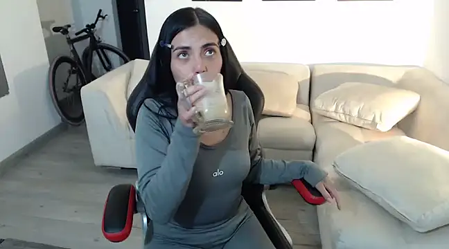 i am nina  online show from 14, 1, 2025