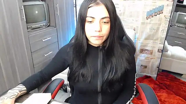 i am nina  online show from 10, 9, 2025