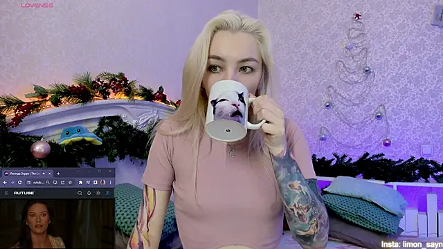 LillyMoure  online show from 15, 1, 2025