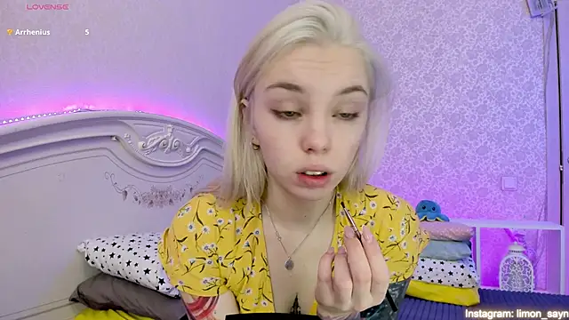 LillyMoure  online show from 15, 2, 2025