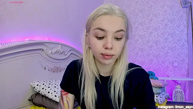 LillyMoure  online show from 16, 2, 2025