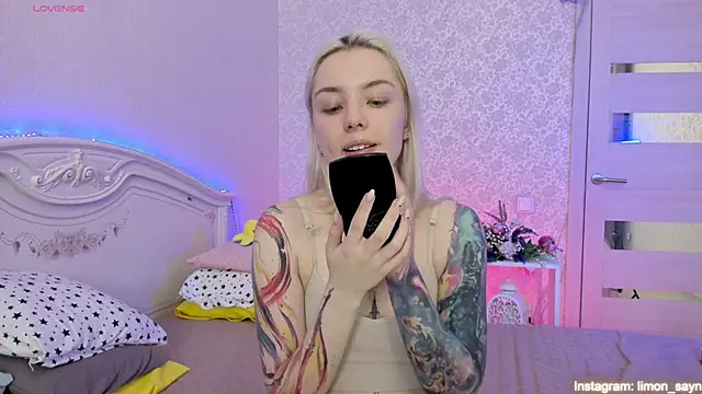 LillyMoure  online show from 19, 3, 2025