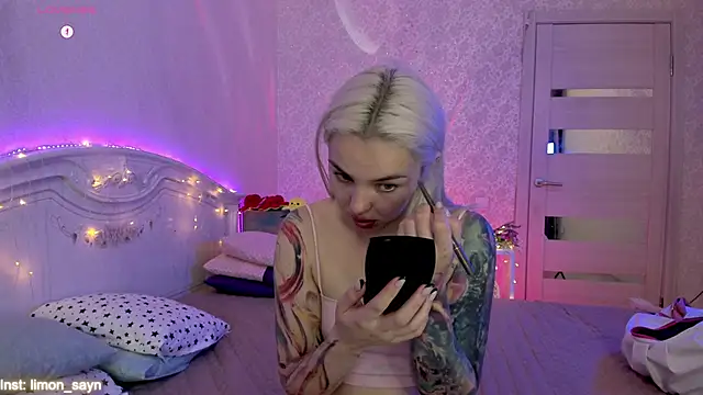 LillyMoure  online show from 5, 10, 2025