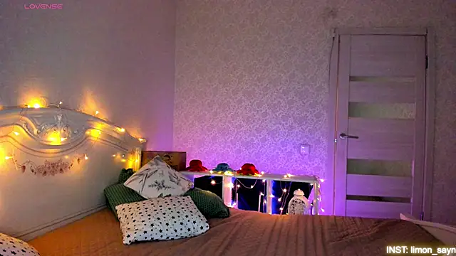 LillyMoure  online show from 8, 4, 2026