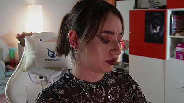 Snapshot of Fiona-Love chatting on 24, 9, 2025 Fiona-Love online show from 24, 9, 2025