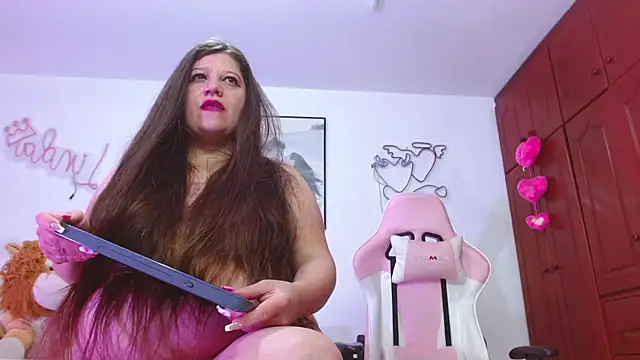 Amelie Rousell online show from 2, 12, 2025