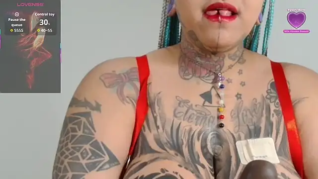 girl squiting online show from 22, 11, 2025