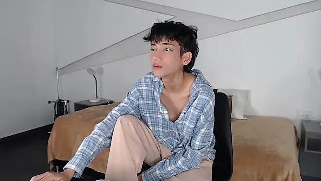 hot little bunny online show from 5, 2, 2025