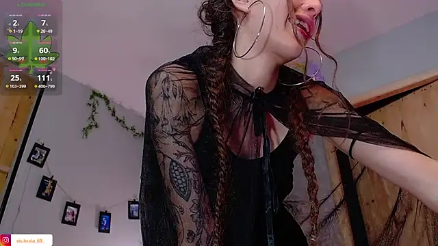 VickyJackson  online show from 18, 12, 2025