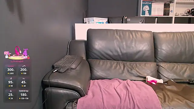 Lili-Bertine online show from 7, 10, 2025