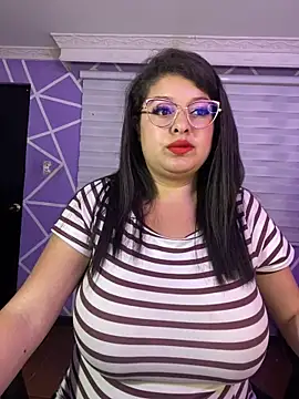 Snapshot of MiiaaJoness chatting on 7, 5, 2026 MiiaaJoness online show from 7, 5, 2026