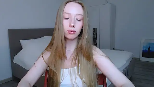 Snapshot of Luna_insniity chatting on 12, 12, 2024 Luna insniity online show from 12, 12, 2024