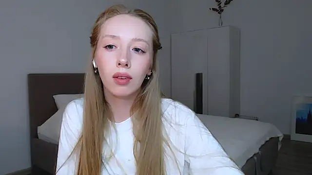 Snapshot of Luna_insniity chatting on 19, 2, 2025 Luna insniity online show from 19, 2, 2025