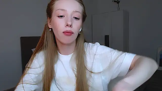 Snapshot of Luna_insniity chatting on 8, 3, 2025 Luna insniity online show from 8, 3, 2025