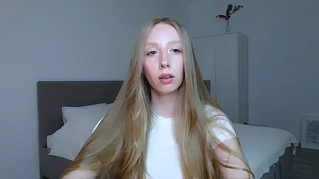Snapshot of Luna_insniity chatting on 24, 9, 2025 Luna insniity online show from 24, 9, 2025