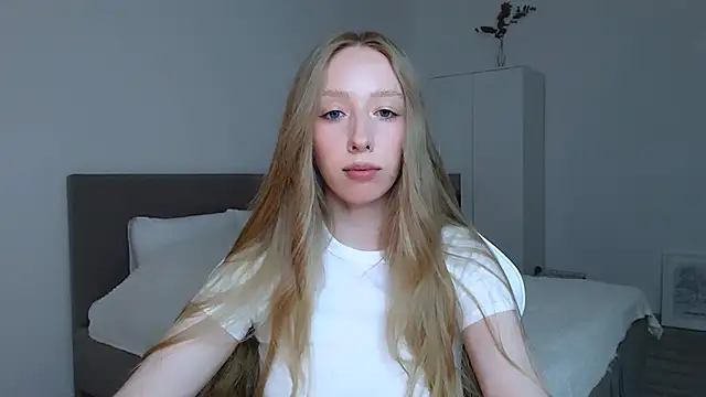 Snapshot of Luna_insniity chatting on 11, 10, 2025 Luna insniity online show from 11, 10, 2025