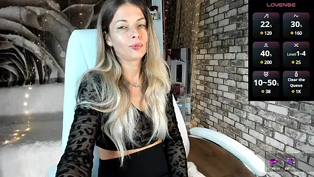 Snapshot of Eva_Melow chatting on 5, 1, 2025 Eva Melow online show from 5, 1, 2025