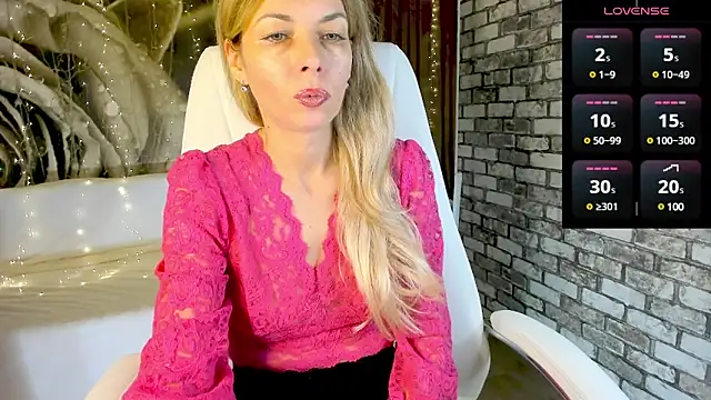 Snapshot of Eva_Melow chatting on 5, 3, 2025 Eva Melow online show from 5, 3, 2025