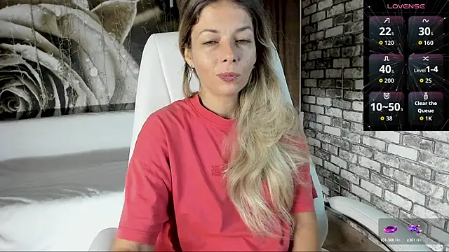 Snapshot of Eva_Melow chatting on 1, 10, 2025 Eva Melow online show from 1, 10, 2025