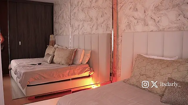 Snapshot of Rosalie_vega chatting on 30, 11, 2025 Rosalie vega online show from 30, 11, 2025