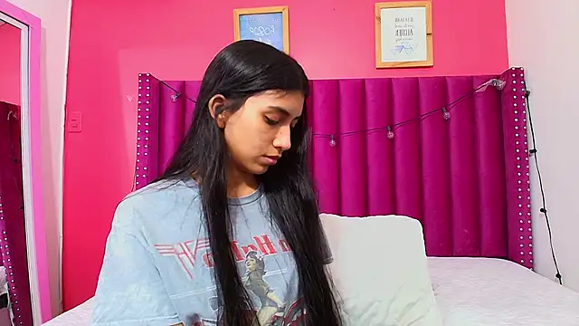 Snapshot of littlee_emilyy_ chatting on 22, 1, 2025 littlee emilyy  online show from 22, 1, 2025