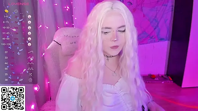 SelenaCute online show from 24, 4, 2026