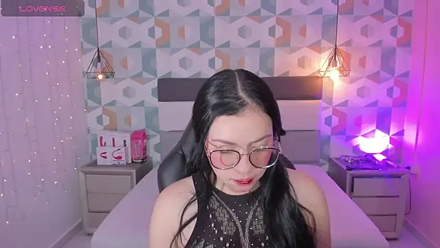 Snapshot of megancero chatting on 6, 3, 2025 megancero online show from 6, 3, 2025