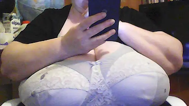 Snapshot of Nataliesbestjuggs chatting on 10, 6, 2026 Nataliesbestjuggs online show from 10, 6, 2026