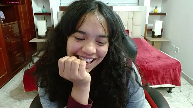 Snapshot of laureentt_ chatting on 15, 1, 2025 laureentt online show from 15, 1, 2025