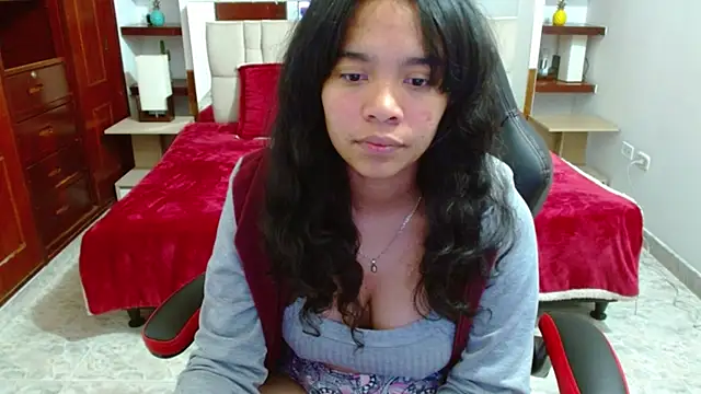 Snapshot of laureentt_ chatting on 18, 1, 2025 laureentt online show from 18, 1, 2025