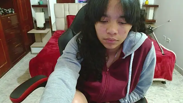 Snapshot of laureentt_ chatting on 20, 1, 2025 laureentt online show from 20, 1, 2025