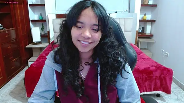 Snapshot of laureentt_ chatting on 22, 1, 2025 laureentt online show from 22, 1, 2025