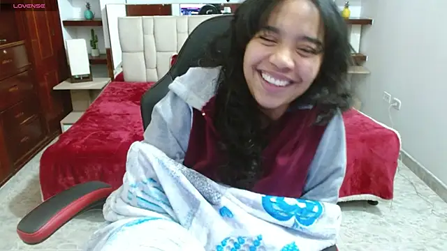 Snapshot of laureentt_ chatting on 23, 1, 2025 laureentt online show from 23, 1, 2025
