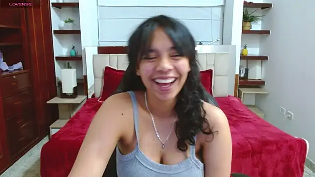 Snapshot of laureentt_ chatting on 28, 1, 2025 laureentt online show from 28, 1, 2025