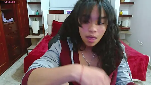 Snapshot of laureentt_ chatting on 28, 1, 2025 laureentt online show from 28, 1, 2025