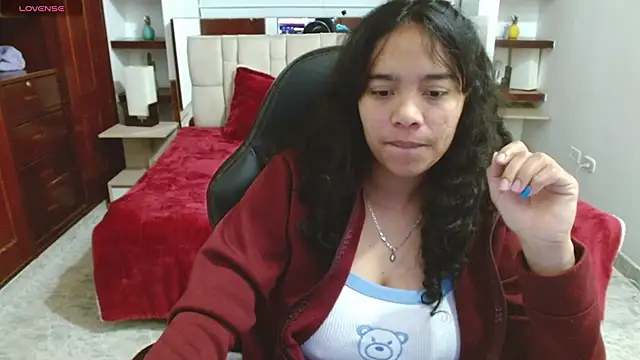 Snapshot of laureentt_ chatting on 30, 1, 2025 laureentt online show from 30, 1, 2025