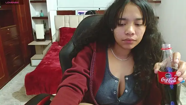 Snapshot of laureentt_ chatting on 5, 2, 2025 laureentt online show from 5, 2, 2025