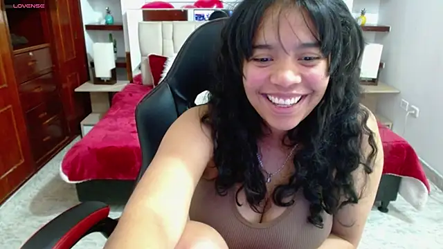 Snapshot of laureentt_ chatting on 12, 2, 2025 laureentt online show from 12, 2, 2025