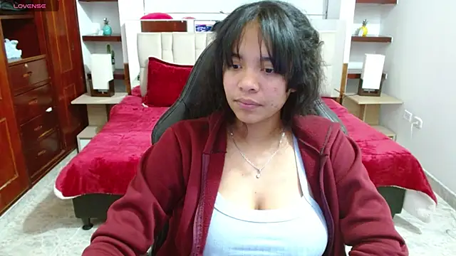Snapshot of laureentt_ chatting on 13, 2, 2025 laureentt online show from 13, 2, 2025