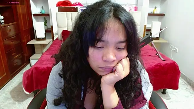 Snapshot of laureentt_ chatting on 18, 2, 2025 laureentt online show from 18, 2, 2025