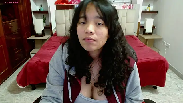 Snapshot of laureentt_ chatting on 19, 2, 2025 laureentt online show from 19, 2, 2025