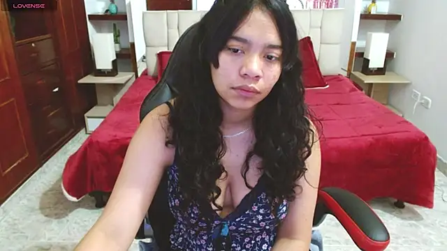 Snapshot of laureentt_ chatting on 21, 2, 2025 laureentt online show from 21, 2, 2025
