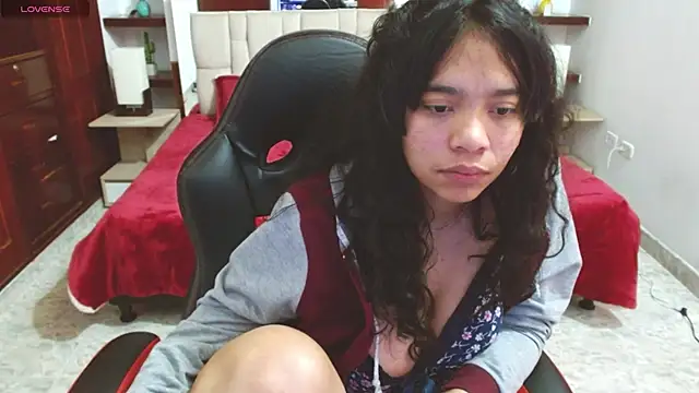 Snapshot of laureentt_ chatting on 21, 2, 2025 laureentt online show from 21, 2, 2025