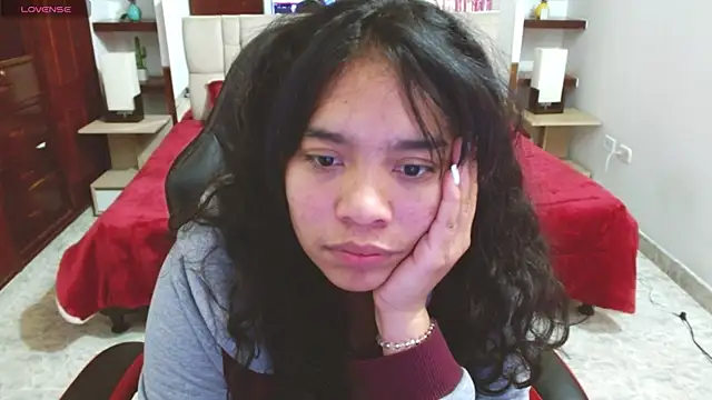 Snapshot of laureentt_ chatting on 21, 2, 2025 laureentt online show from 21, 2, 2025