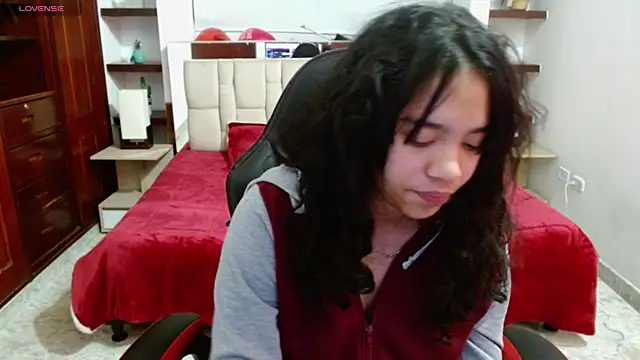 Snapshot of laureentt_ chatting on 27, 2, 2025 laureentt online show from 27, 2, 2025